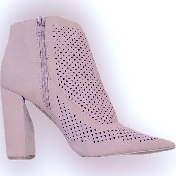 Kittenish Pink Blush Suede Pointy Toe Ankle Bootie Size 11 NWOT - Picture 2 of 8